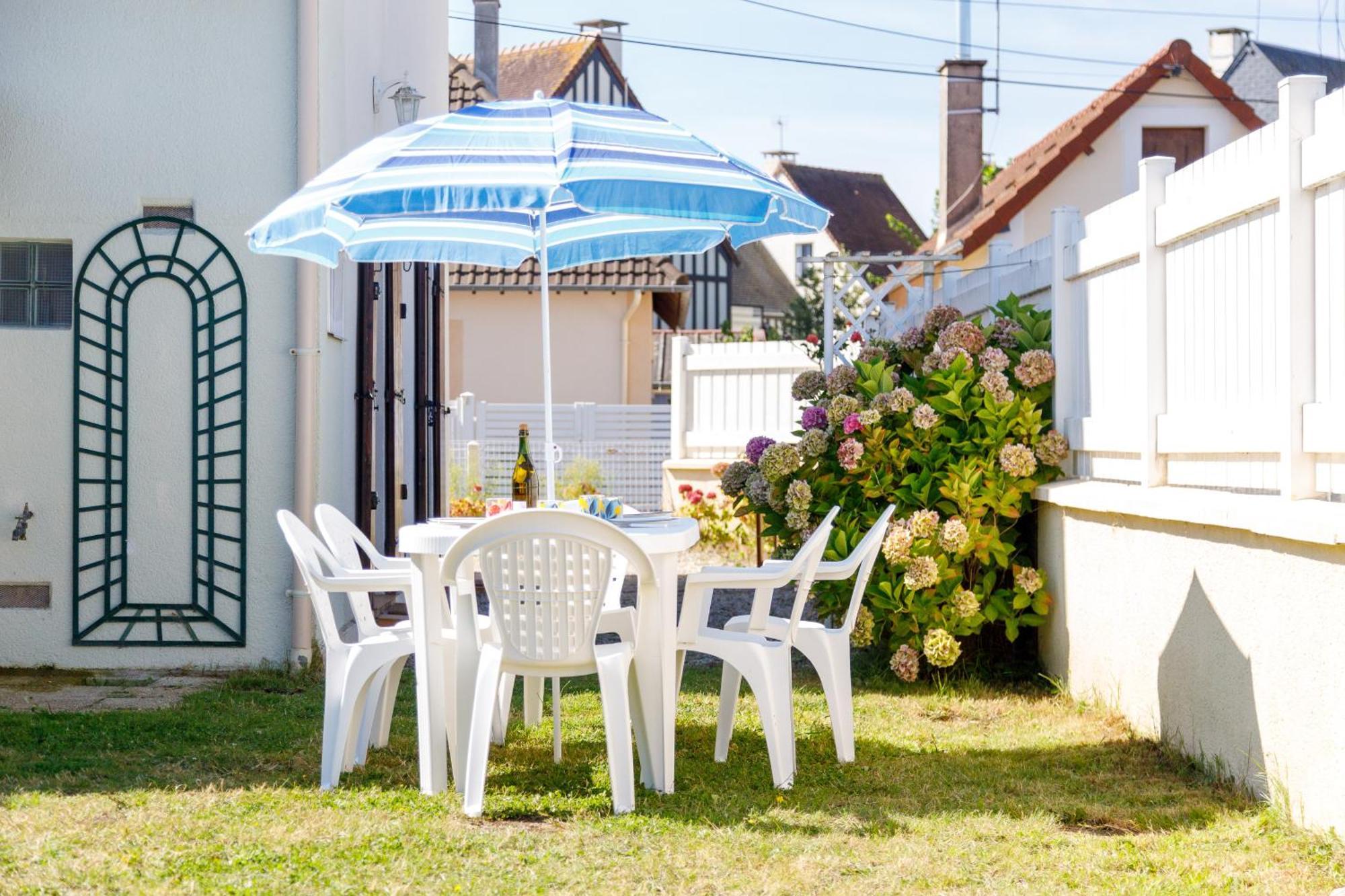 La Maison Cabourgeaise Proche Mer Exterior photo