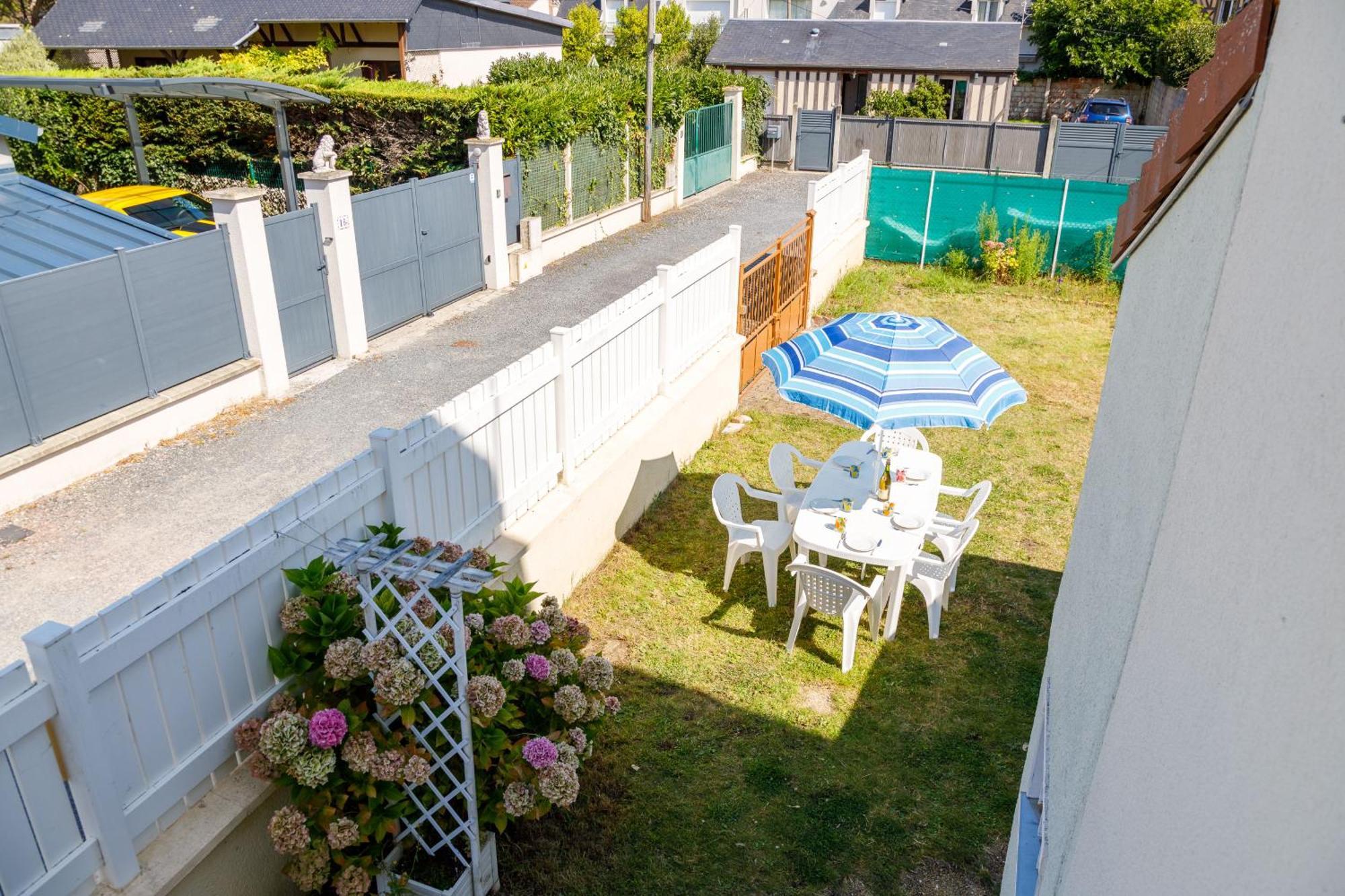 La Maison Cabourgeaise Proche Mer Exterior photo